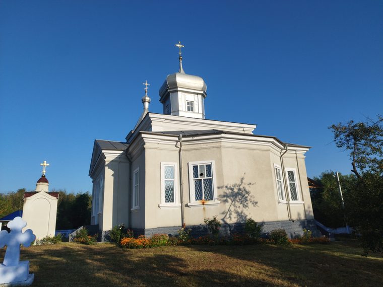 Hramul în satul Năslavcea din raionul Ocnița