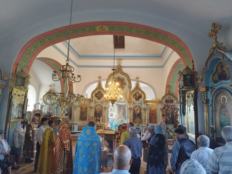 Biserica plină, la slujba hramului