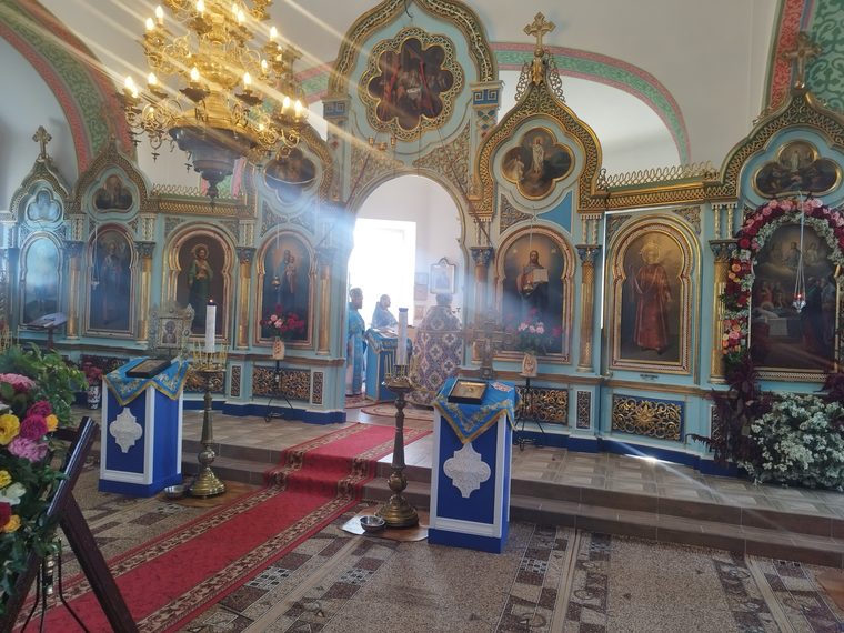 Iconostasul, în lumina dimineții