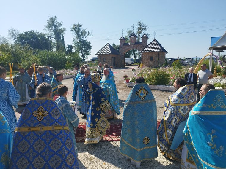Soborul în curtea mănăstirii